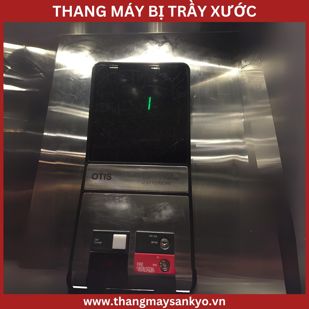 Thang máy bị trầy xước Thang máy bị trầy xước