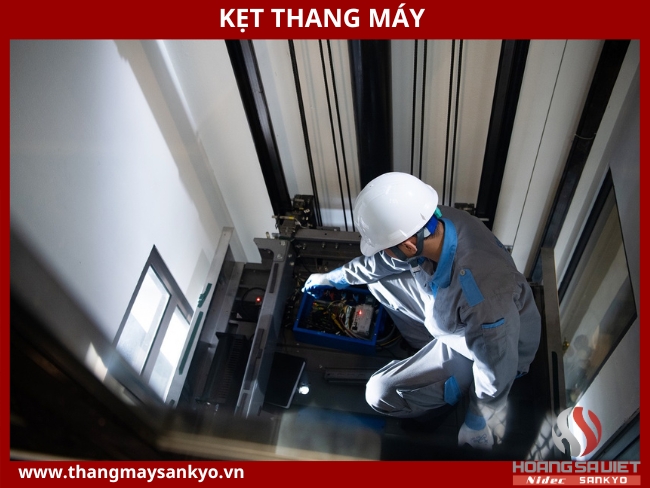 Kẹt thang máy do không bảo trì thang máy thường xuyên Kẹt thang máy do không bảo trì thang máy thường xuyên