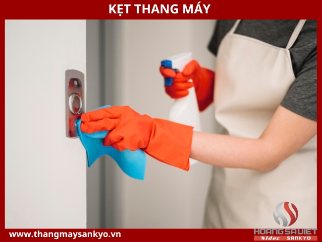 Ket thang máy do vệ sinh không đúng cách Ket thang máy do vệ sinh không đúng cách