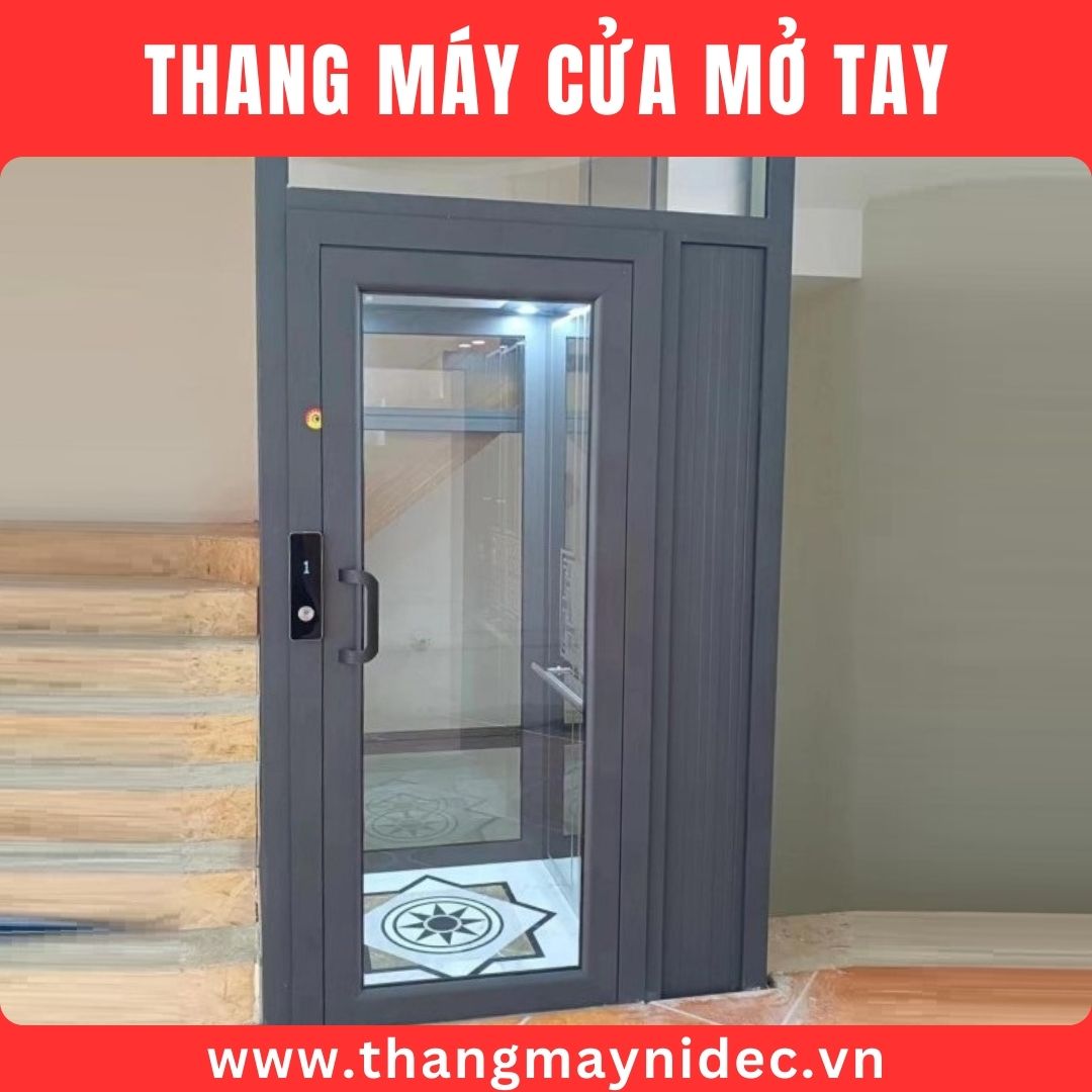 thang máy cửa mở tay