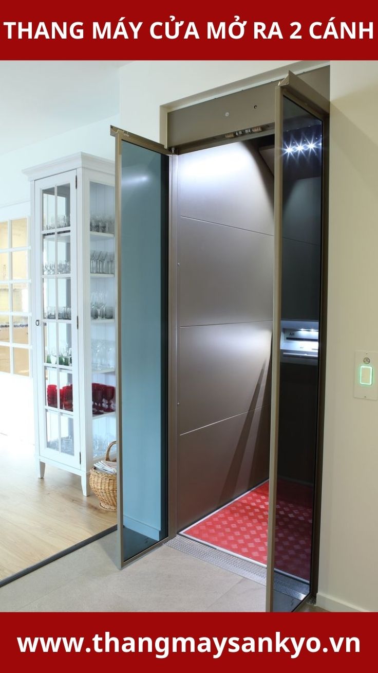 Elevator door opens to 2 wings Elevator door opens to 2 wings