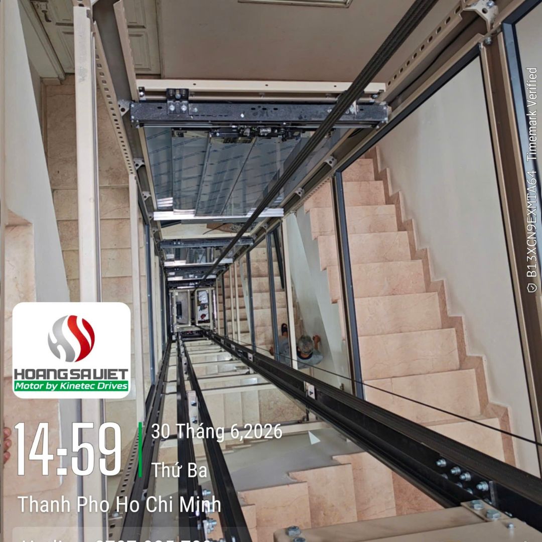 Thang máy mini lắp ở vị trí giếng trời cầu thang